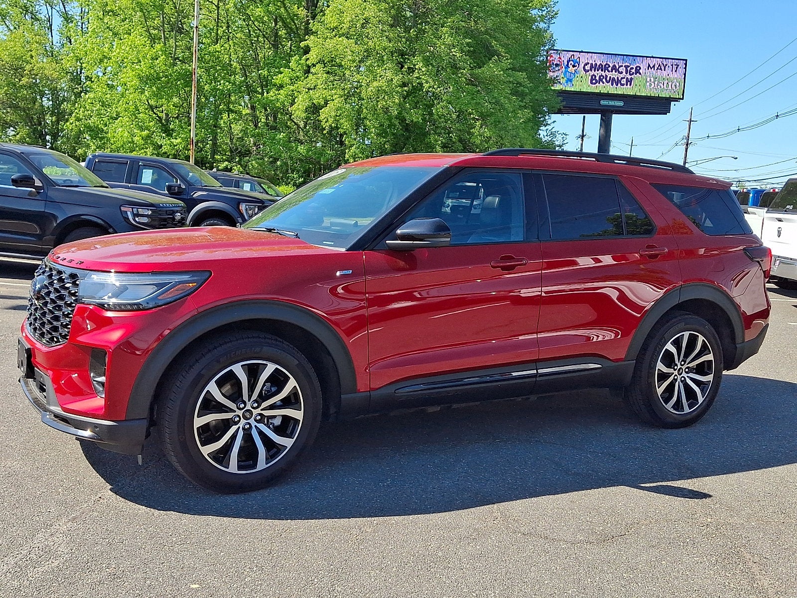 2025 Ford Explorer ST-Line