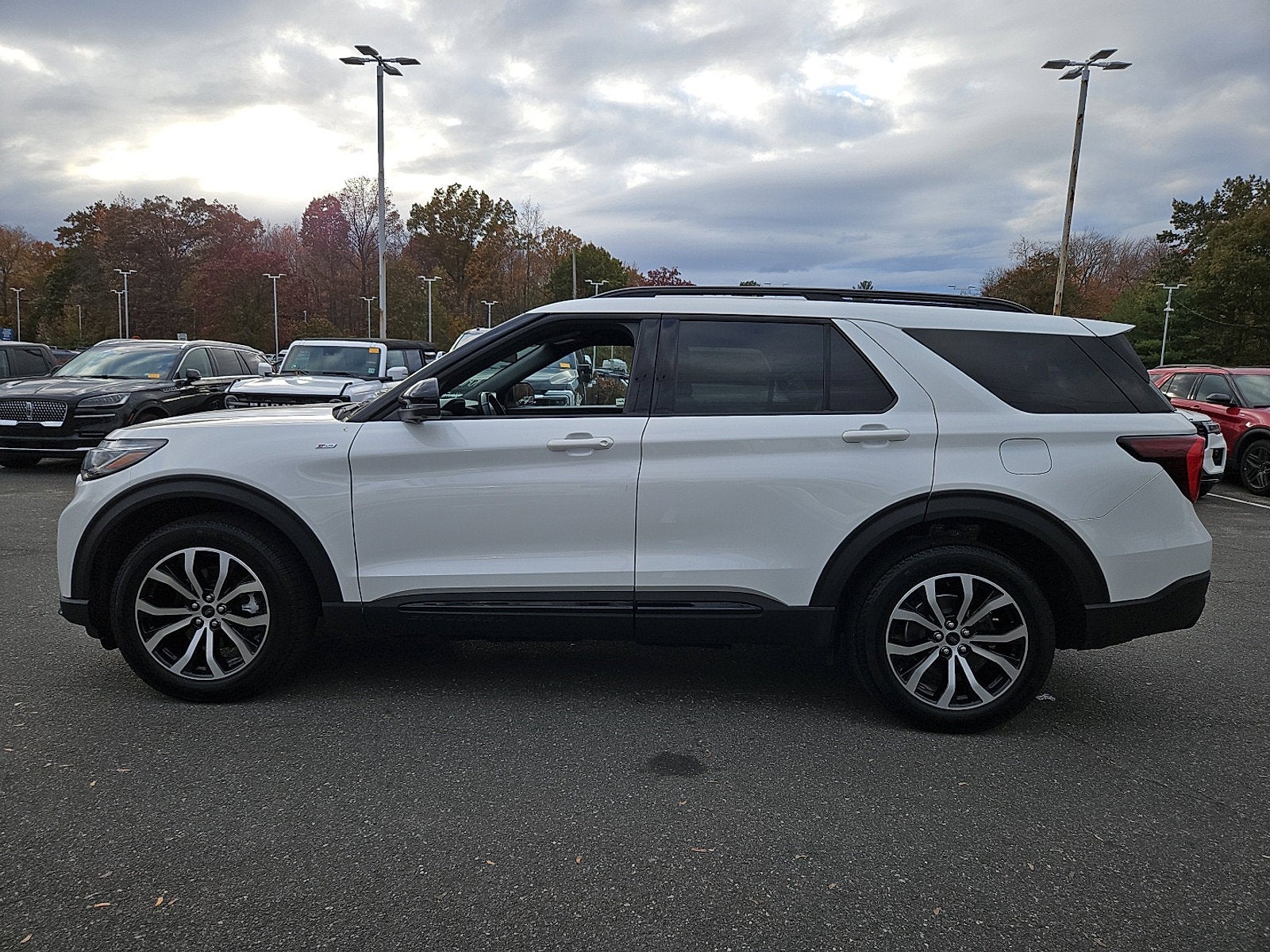 2025 Ford Explorer ST-Line