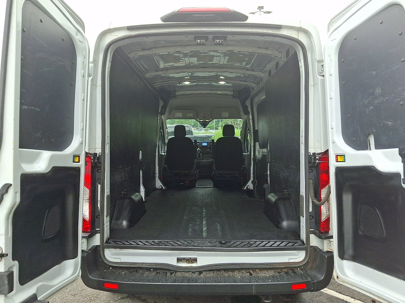 2023 Ford Transit 250 Cargo Van T-250 130" Med Rf 9070 GVWR RWD