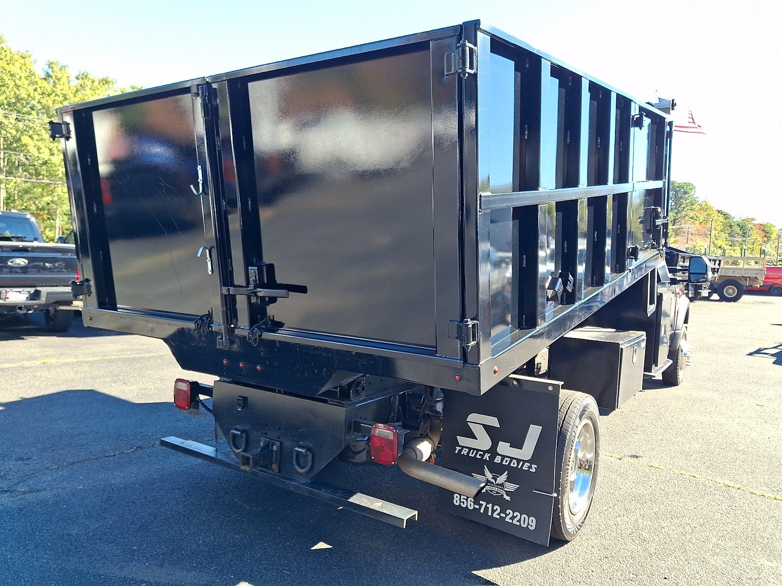 2025 Ford F-550 DRW XL 4WD Landscape Dump